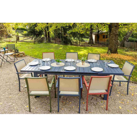 Ensemble table et 8 fauteuils de jardin en aluminium