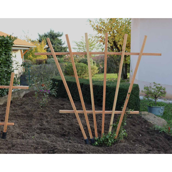 Treillage en bois support pour plante grimpante