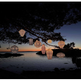 Lanterne solaire extérieur à suspendre forme tulipe