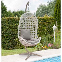fauteuil oeuf suspendu sur pied