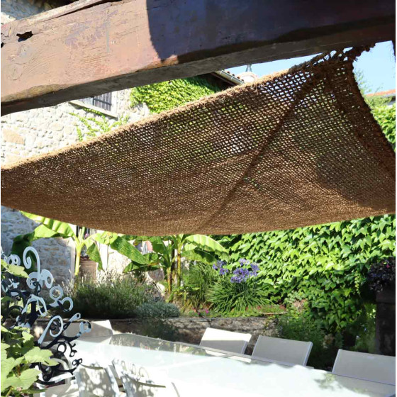 Ombriere suspendue en fibre de coco