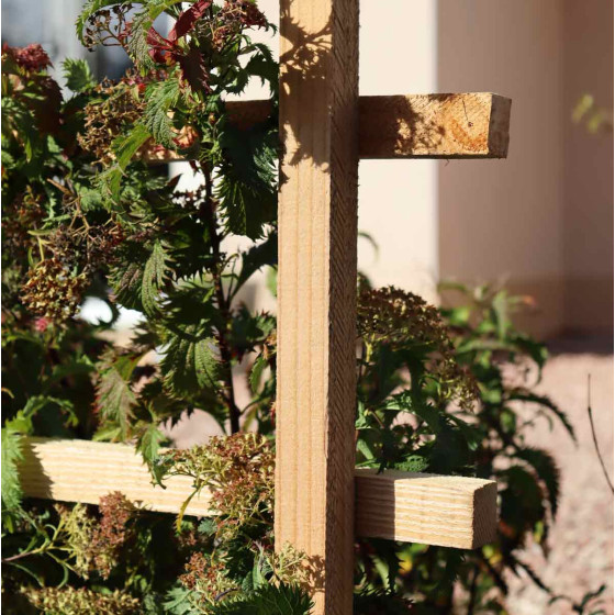 support pour plantes en bois signé Jardin et Saisons