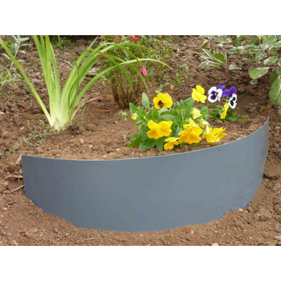 Bordure de jardin demi-lune en acier gris anthracite pour talus
