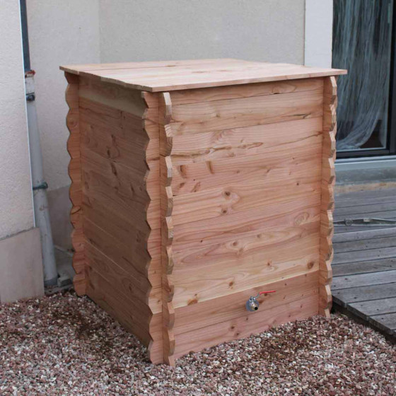 Reserve d'eau de pluie en bois pour arrosage