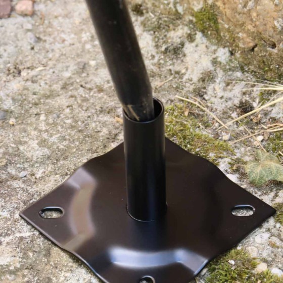 pied de fixation pour cloture de jardin en acier noir