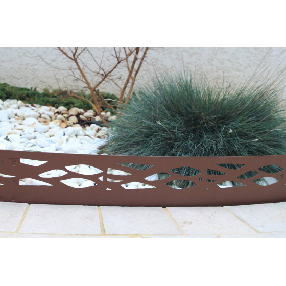 bordure en acier marron