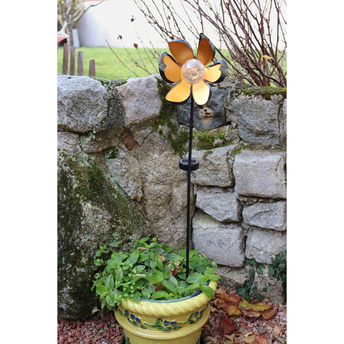 Décorez votre jardin avec la lampe solaire fleur de Jardin et Saisons