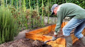 Comment monter un bac de permaculture en bois naturel ?